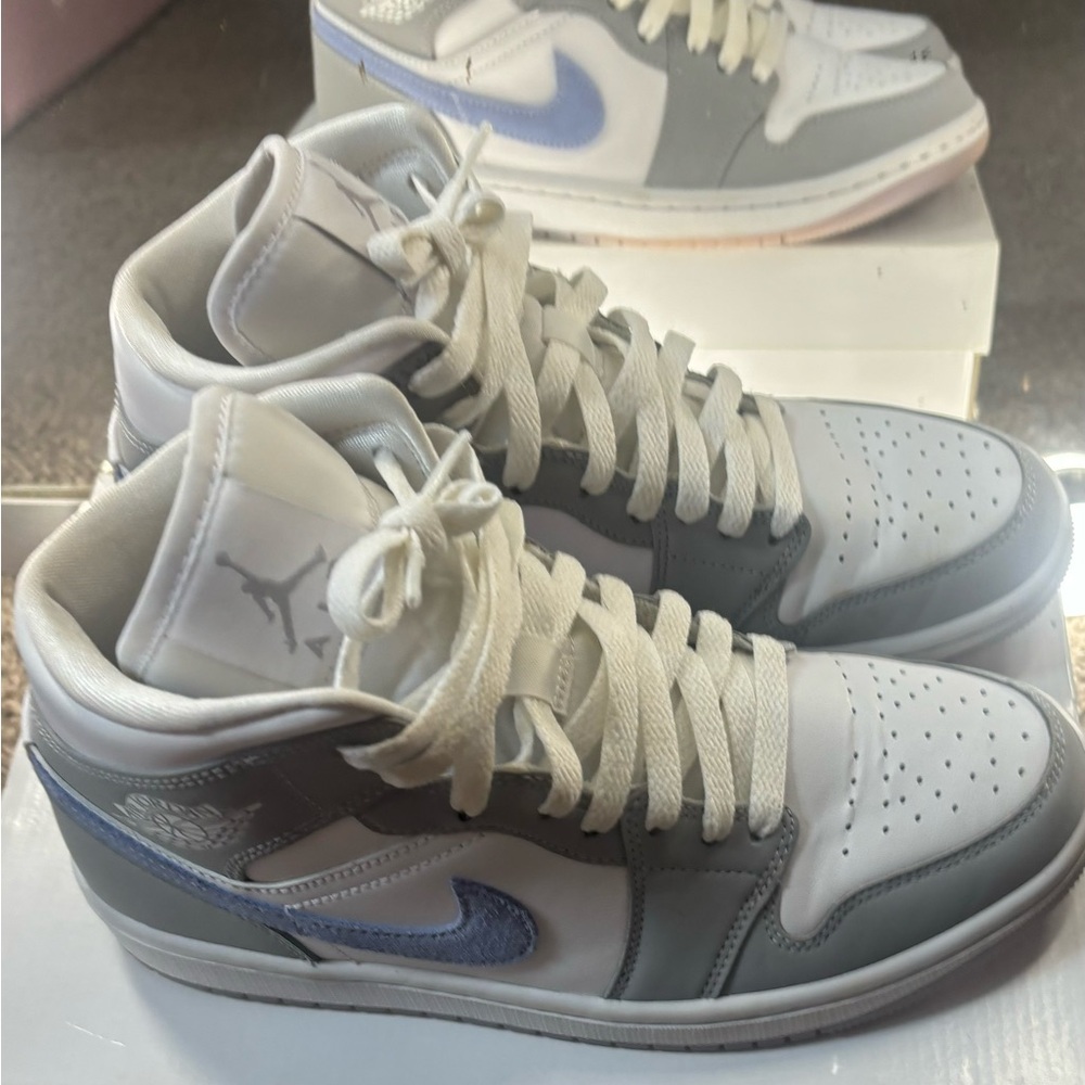 Women’s Jordon ones. Size 7.5